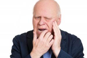 Man with slipping dentures at risk of oral cancer